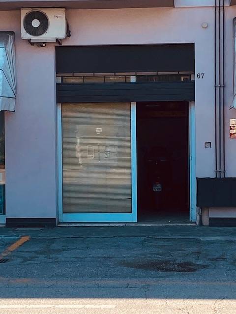 locale commerciale in vendita a Ferrara