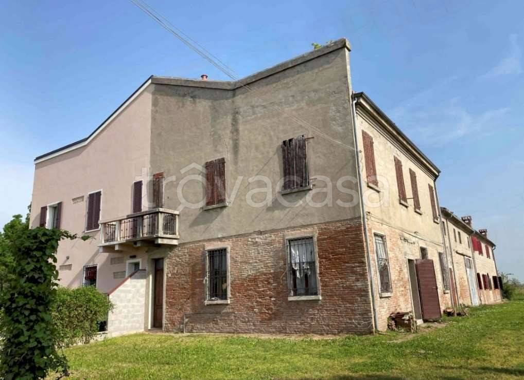 casa indipendente in vendita a Ferrara in zona Quartesana