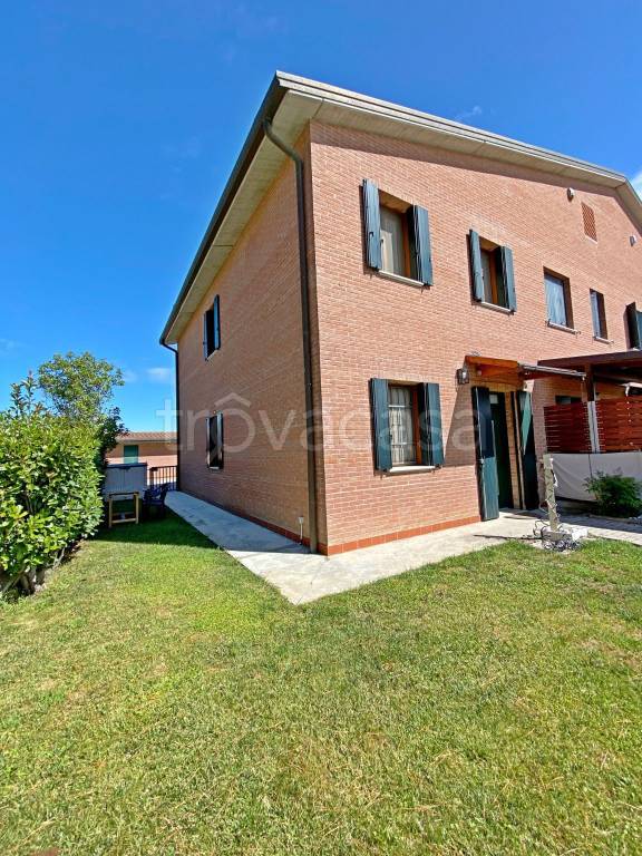 casa indipendente in vendita a Ferrara in zona Montalbano