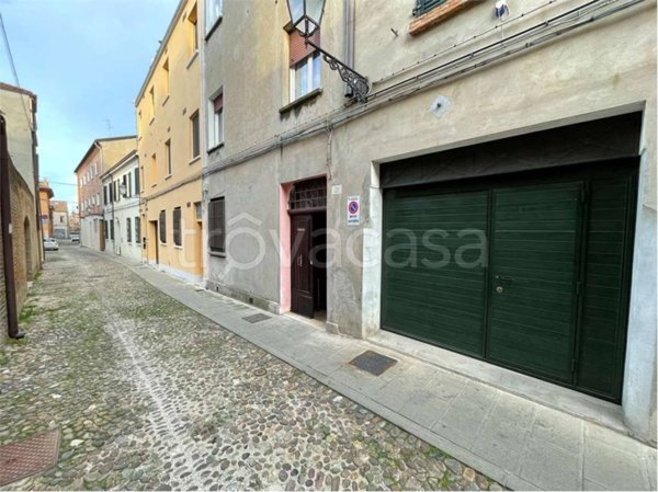 appartamento in vendita a Ferrara in zona Centro Storico