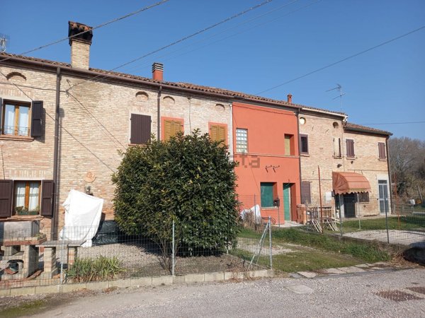 casa indipendente in vendita a Ferrara in zona Monestirolo