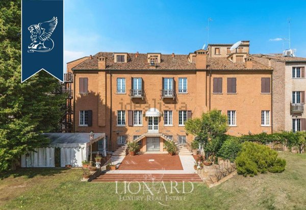 casa indipendente in vendita a Ferrara in zona Centro Storico