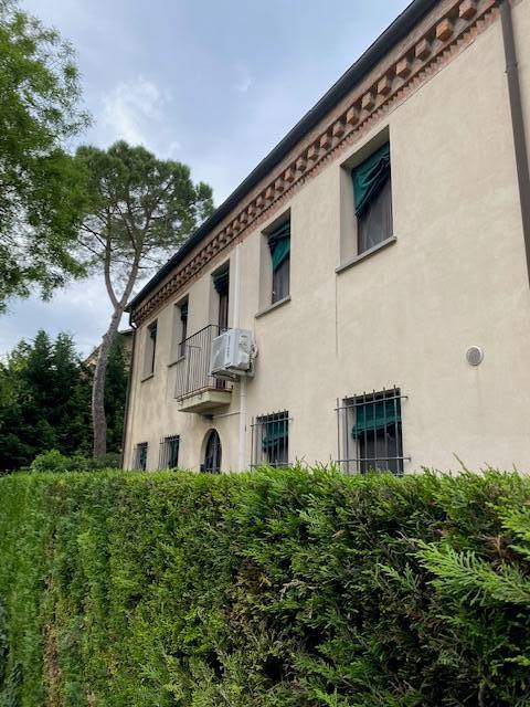casa indipendente in vendita a Ferrara in zona Centro Storico