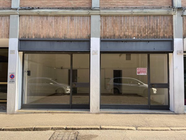 negozio in vendita a Ferrara in zona Centro Storico
