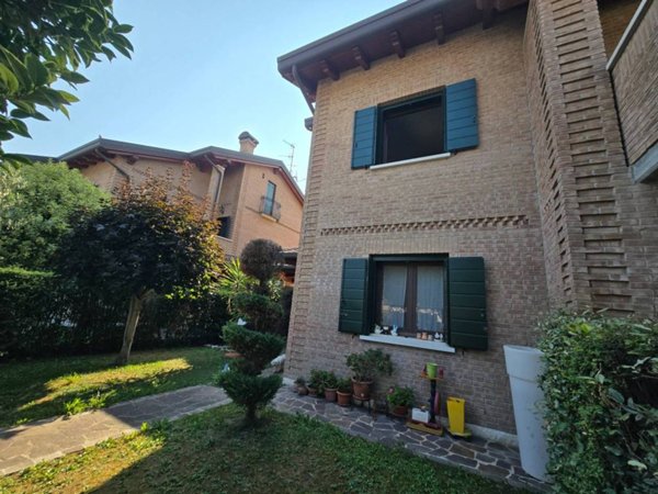casa indipendente in vendita a Ferrara in zona Francolino