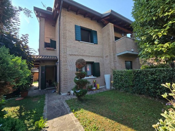 casa indipendente in vendita a Ferrara in zona Francolino