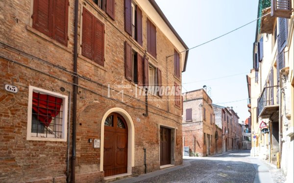 appartamento in vendita a Ferrara in zona Centro Storico