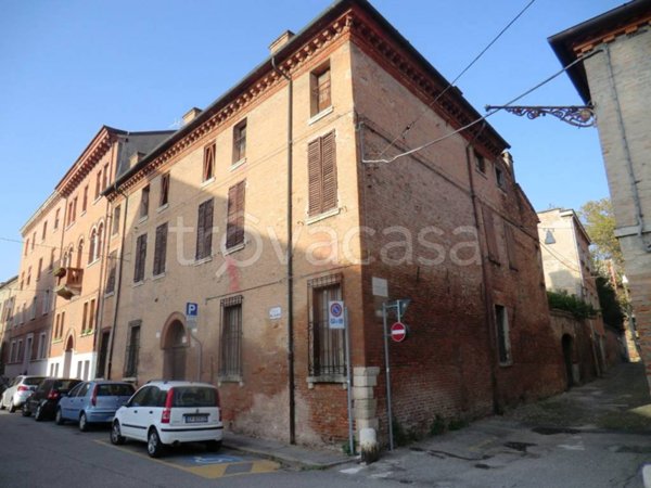 appartamento in vendita a Ferrara in zona Centro Storico