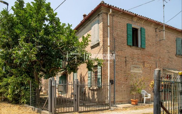 casa indipendente in vendita a Ferrara in zona Casaglia