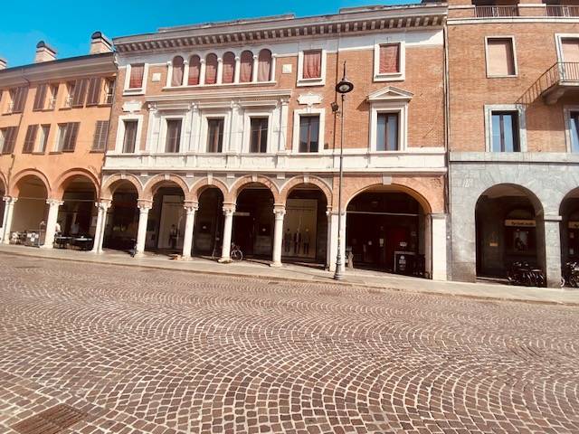negozio in vendita a Ferrara