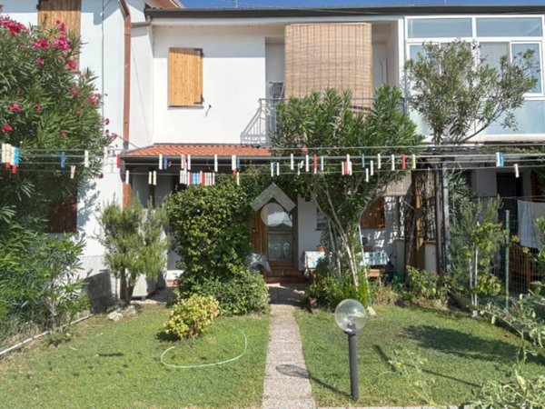 casa indipendente in vendita a Ferrara in zona Centro Storico