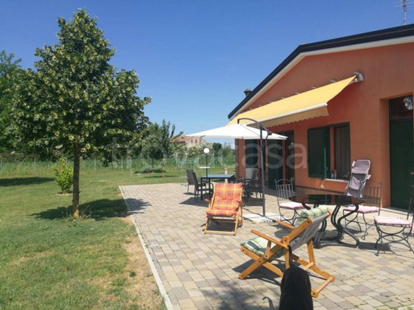 casa indipendente in vendita a Ferrara in zona Quartesana