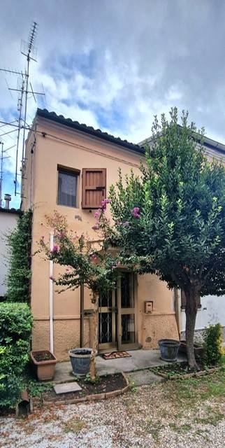 casa indipendente in vendita a Ferrara in zona San Martino