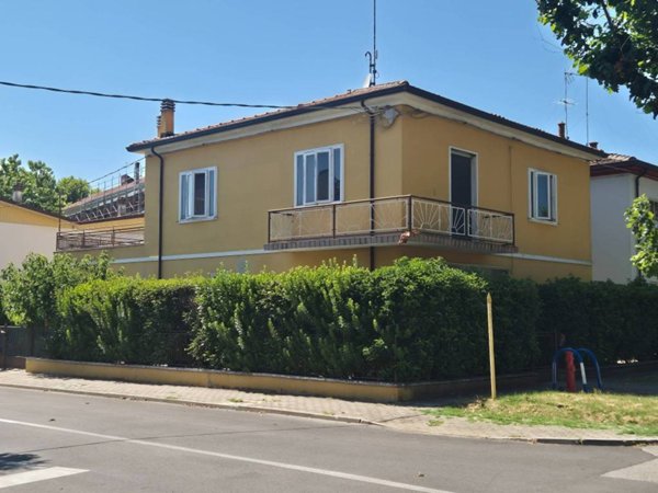 casa indipendente in vendita a Ferrara