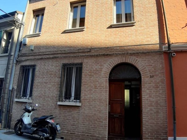 casa indipendente in vendita a Ferrara