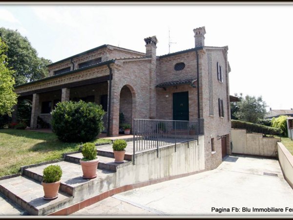 casa indipendente in vendita a Ferrara