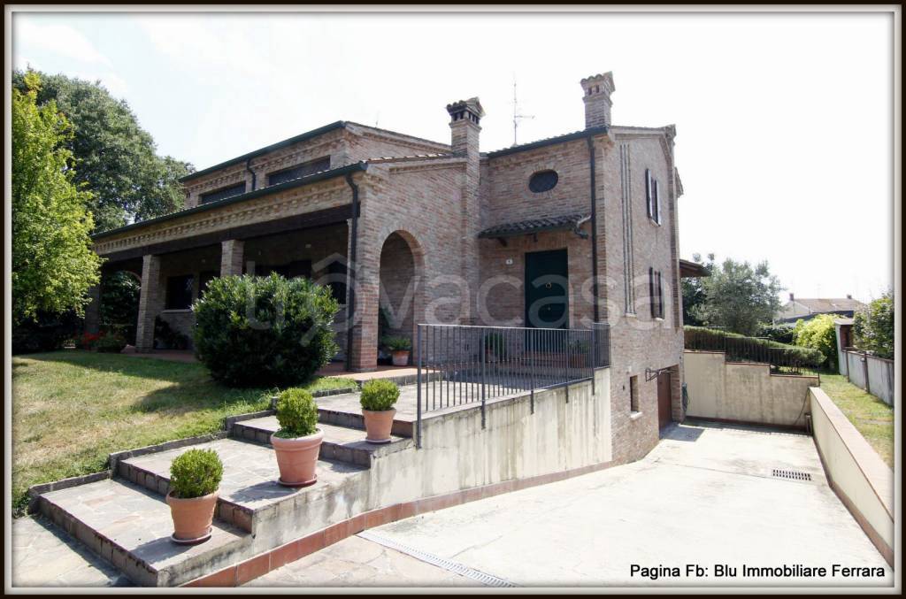casa indipendente in vendita a Ferrara