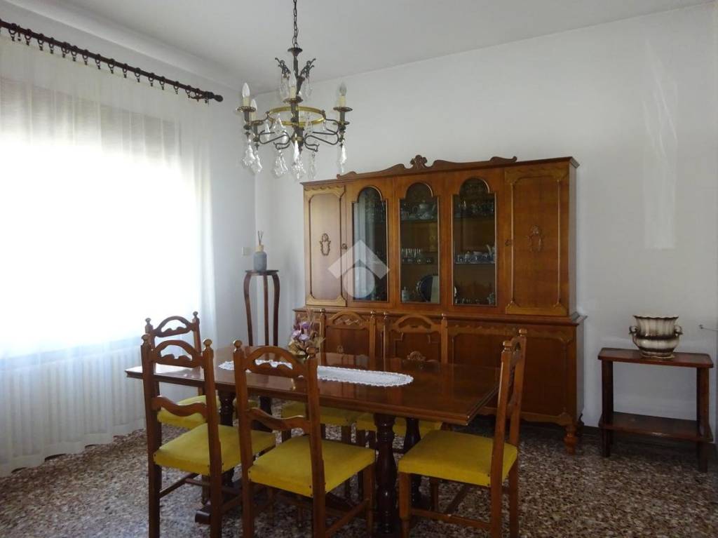 casa indipendente in vendita a Ferrara