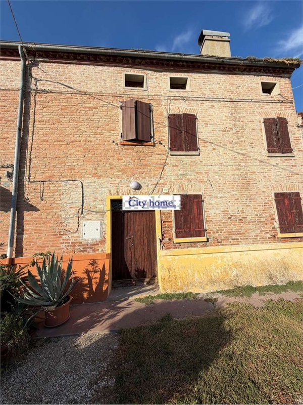casale in vendita a Ferrara in zona Contrapò