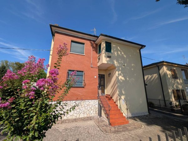 casa indipendente in vendita a Ferrara in zona Cona
