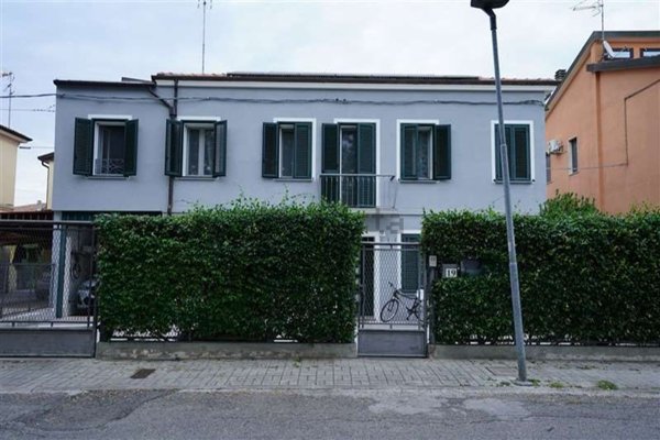 casa indipendente in vendita a Ferrara