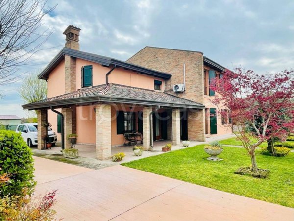 casa indipendente in vendita a Ferrara in zona Centro Storico