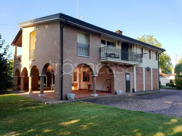 casa indipendente in vendita a Ferrara in zona Quartesana