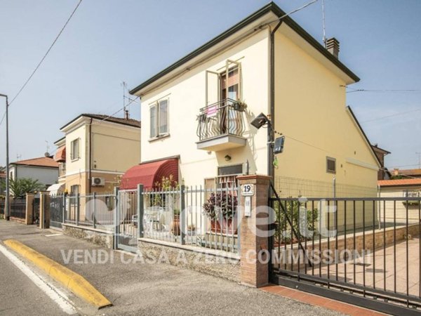 casa indipendente in vendita a Ferrara in zona Boara
