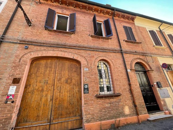 casa indipendente in vendita a Ferrara in zona Centro Storico