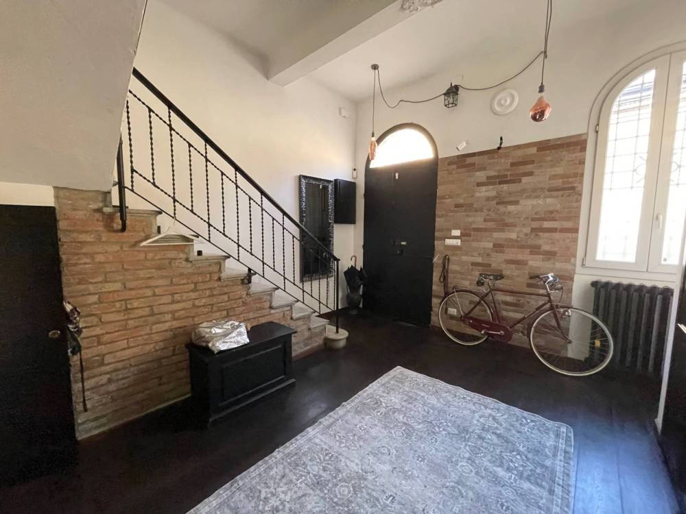 casa indipendente in vendita a Ferrara in zona Centro Storico