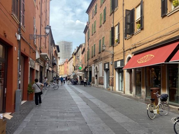 negozio in vendita a Ferrara