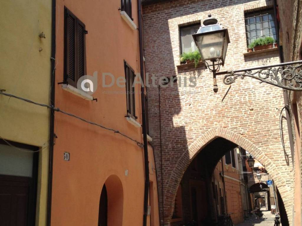 appartamento in vendita a Ferrara in zona Centro Storico