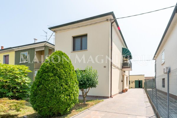 casa indipendente in vendita a Ferrara in zona Pontegradella