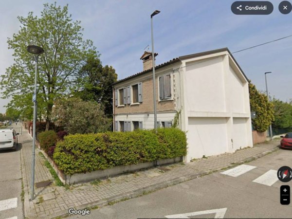 casa indipendente in vendita a Ferrara
