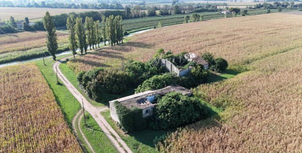 casa indipendente in vendita a Ferrara in zona Baura