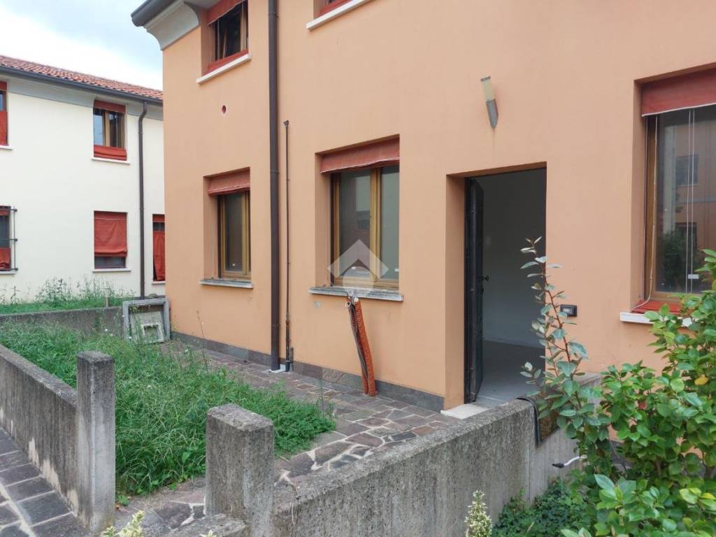 appartamento in vendita a Ferrara in zona Centro Storico