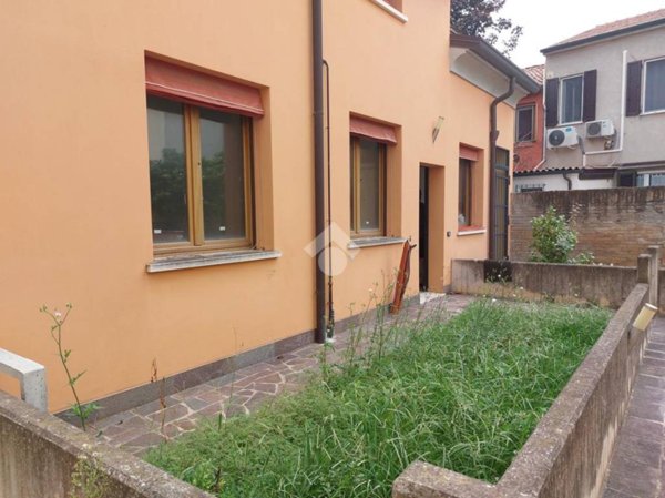appartamento in vendita a Ferrara in zona Centro Storico