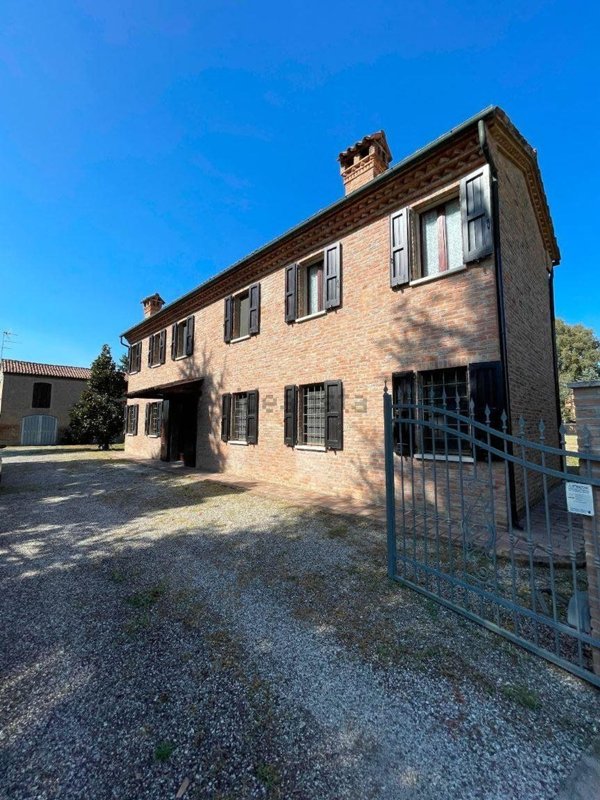 casa indipendente in vendita a Ferrara in zona Centro Storico