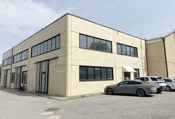 locale di sgombero in vendita a Ferrara