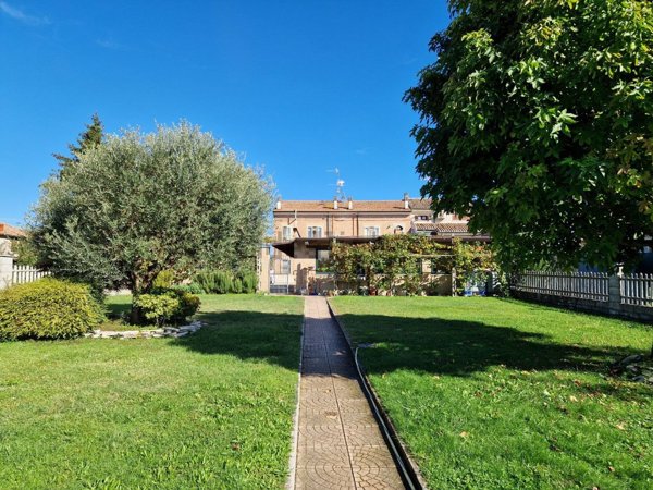 casa indipendente in vendita a Ferrara