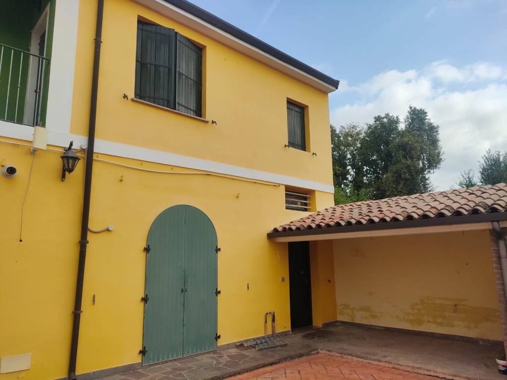 casa indipendente in vendita a Ferrara in zona Villanova