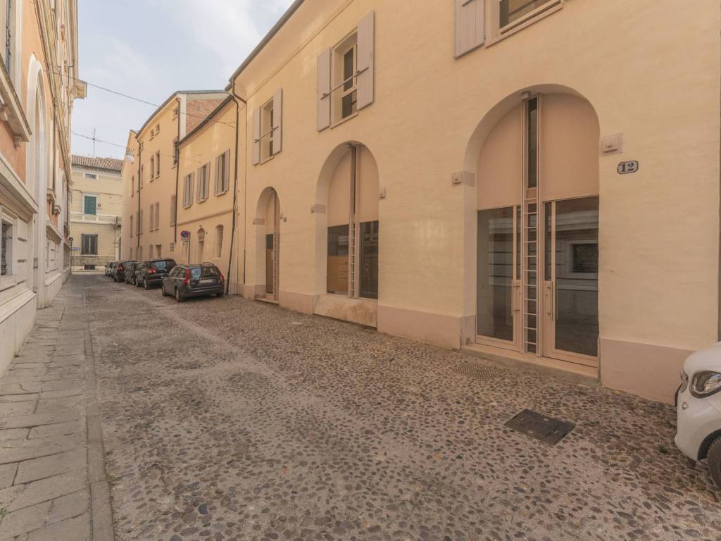 appartamento in vendita a Ferrara in zona Centro Storico