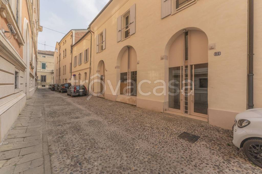 appartamento in vendita a Ferrara in zona Centro Storico