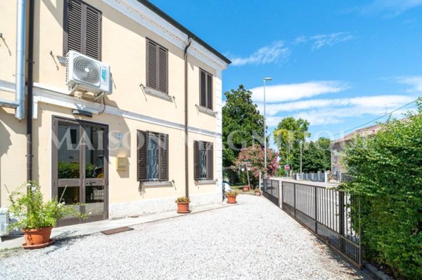 casa indipendente in vendita a Ferrara in zona Baura