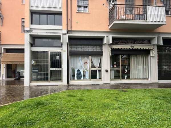 negozio in vendita a Ferrara