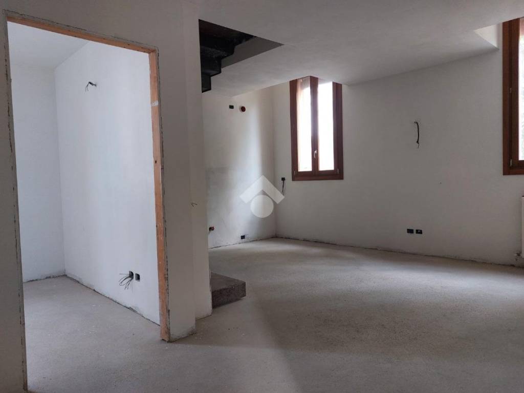 appartamento in vendita a Ferrara in zona Centro Storico