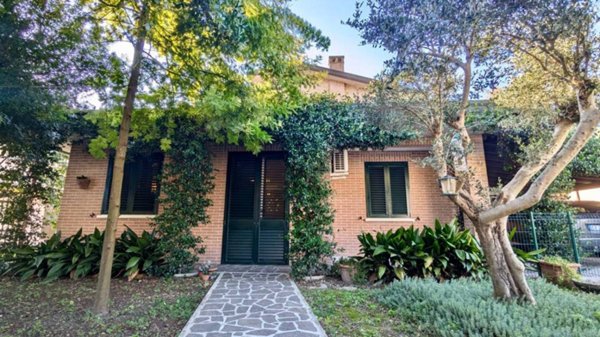 casa indipendente in vendita a Ferrara in zona Quartiere Giardino / Acquedotto