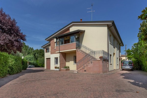 casa indipendente in vendita a Ferrara in zona Contrapò