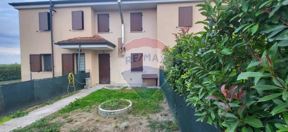 casa indipendente in vendita a Ferrara in zona Casaglia