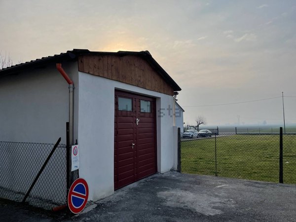 locale di sgombero in vendita a Ferrara in zona Casaglia